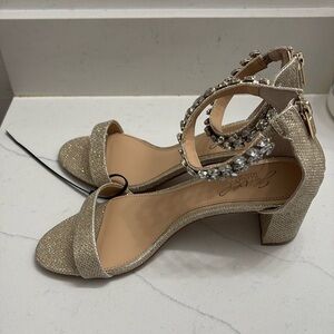 Jewel Badgley Mischka size 7 gold/silver shoes with faux diamonds new